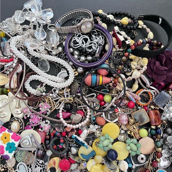 4 lb. Vintage Craft Junk Jewelry Lot - Picture 4 of 6